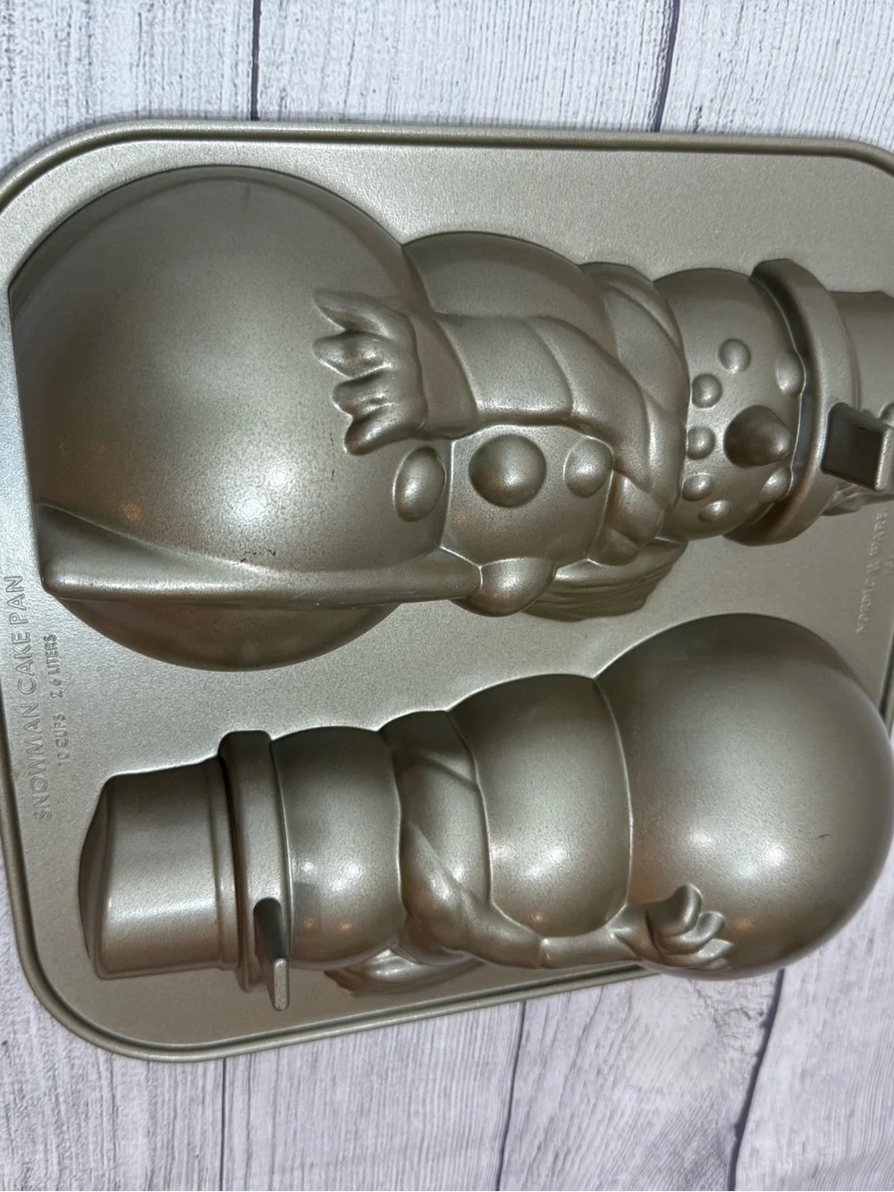 Nordic Ware 10 Cup 3D Snowman Cake Baking Pan Mold Cast Aluminum USA holidays